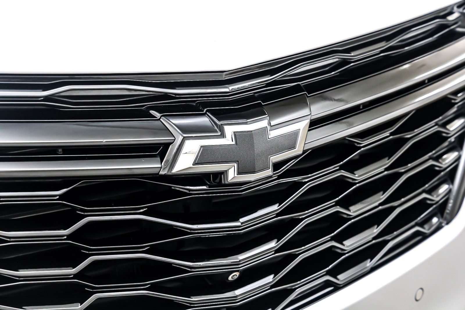 Used 2024 Summit White Chevrolet AWD 4dr Premier image 13