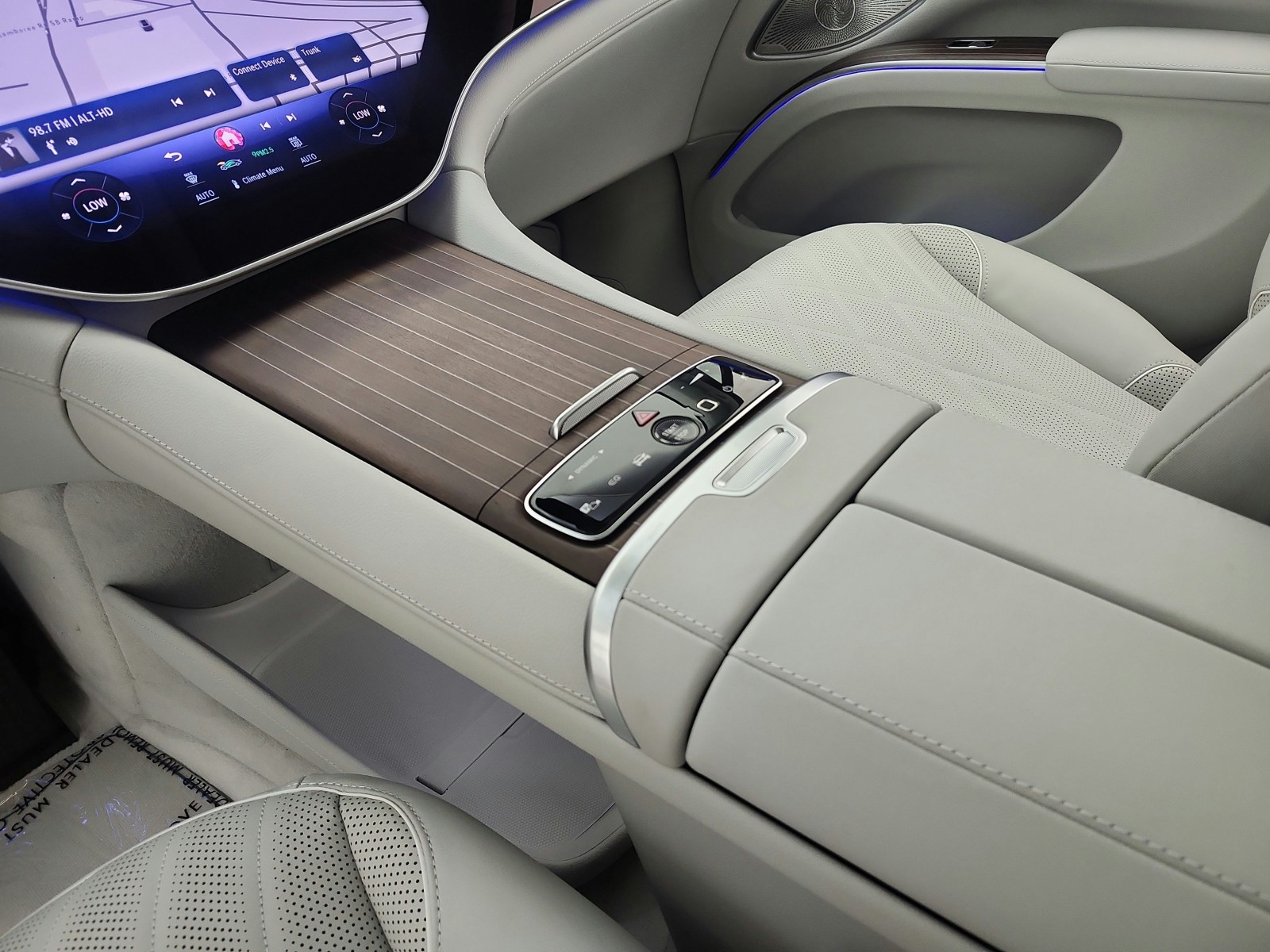 New 2026 Polar White Mercedes-Benz EQS 400 4MATIC® SUV image 10