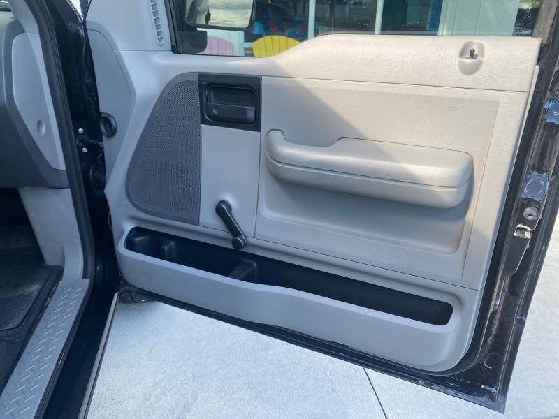 2006 Ford F-150 STX 4 DOOR LOW MILES 92,223 in ,