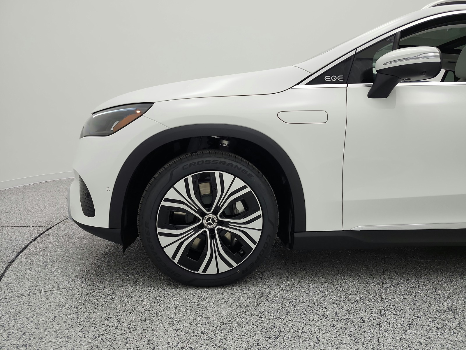 New 2026 Polar White Mercedes-Benz EQE 320+ image 12