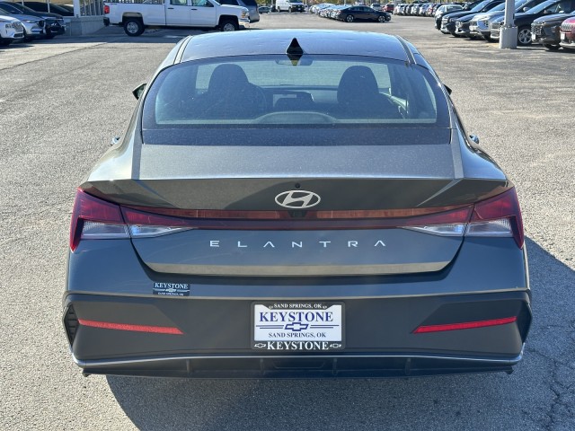 2024 Hyundai Elantra SEL 4