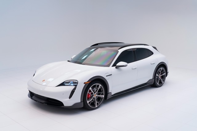 2022  Taycan 4S Cross Turismo in , 