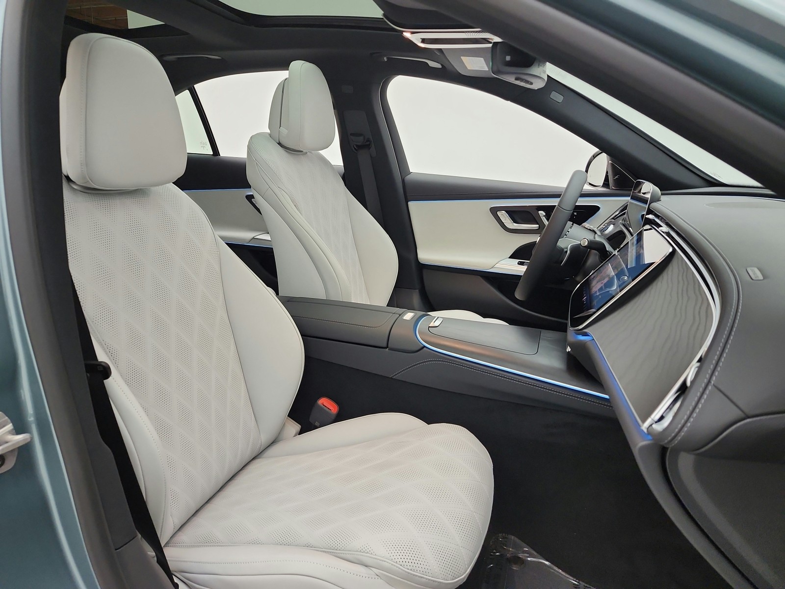 New 2027 Verde Silver Metallic Mercedes-Benz E 350 RWD Sedan image 15