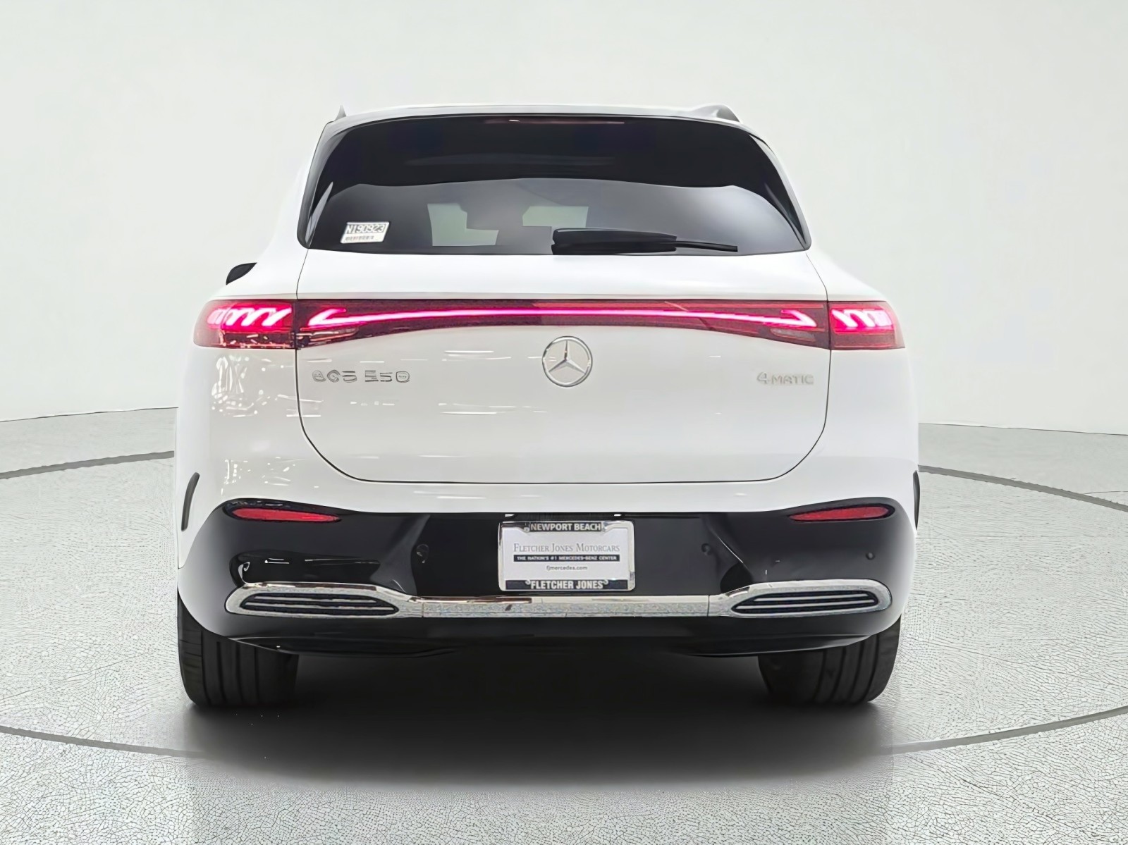 New 2026 MANUFAKTUR Moonlight White Metallic Mercedes-Benz EQS 550 4MATIC® SUV image 6