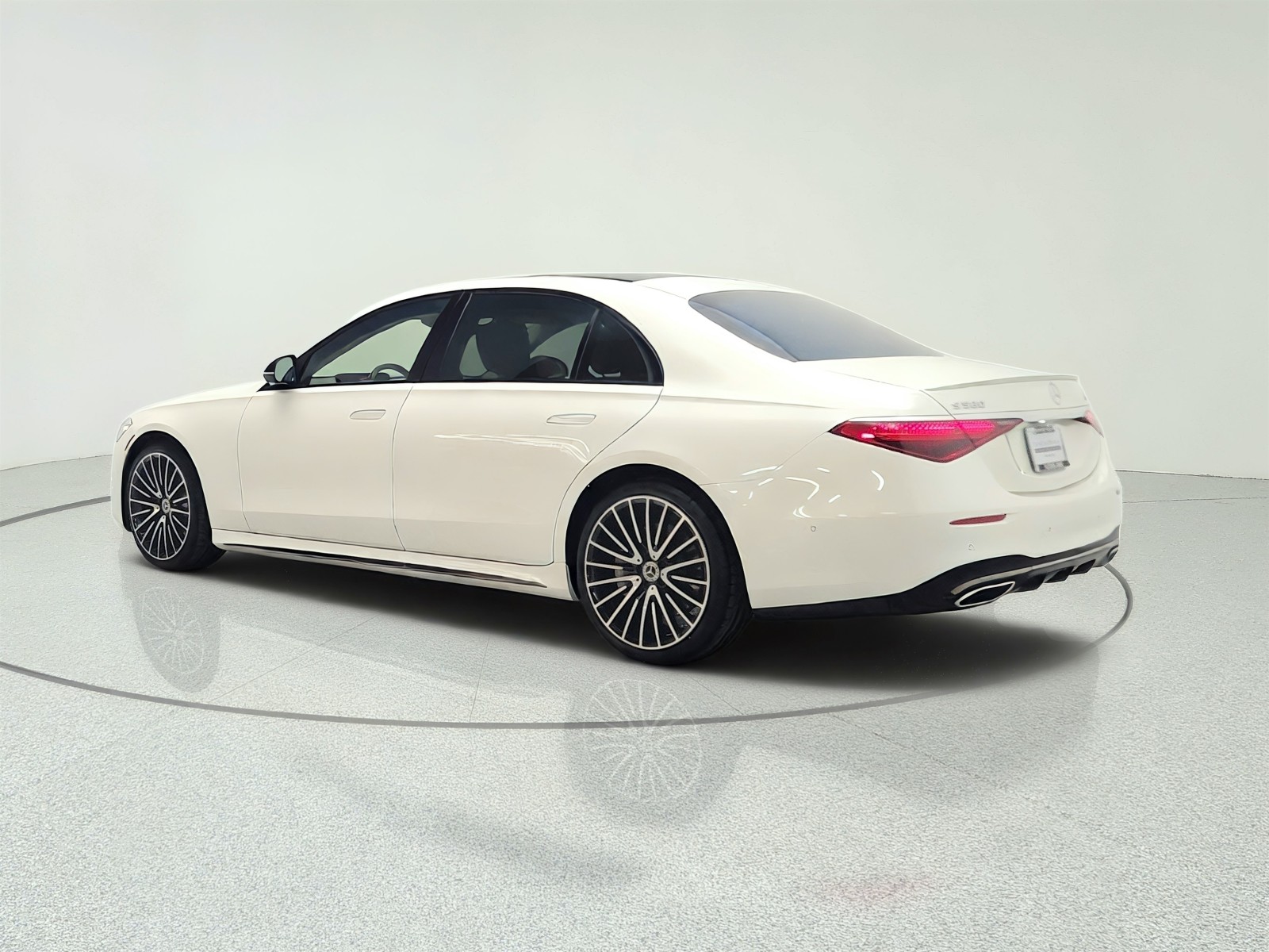Used 2023 MANUFAKTUR Diamond White Mercedes-Benz S 580 4MATIC® Sedan image 7