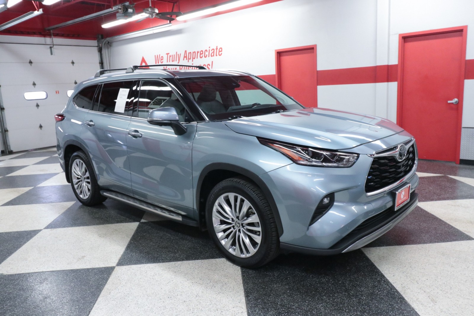 Used Car 2023 Toyota Highlander  Platinum For Sale Under $40,000 In Austin, Texas