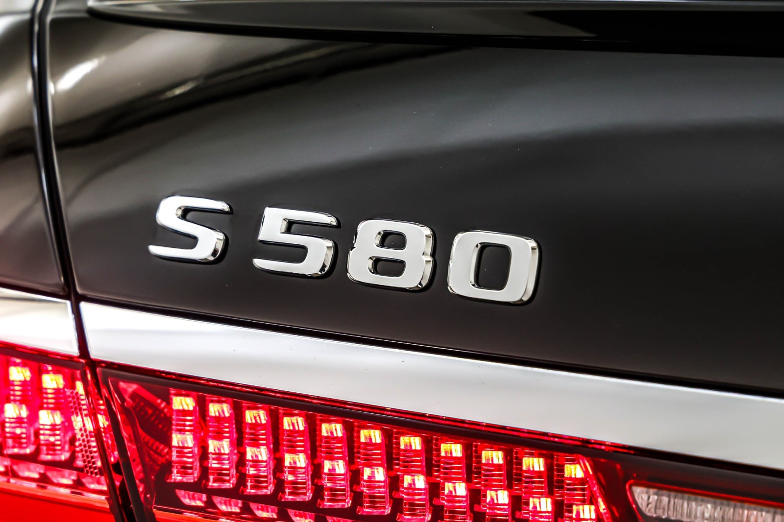 New 2026 Obsidian Black Metallic Mercedes-Benz S 580 image 9