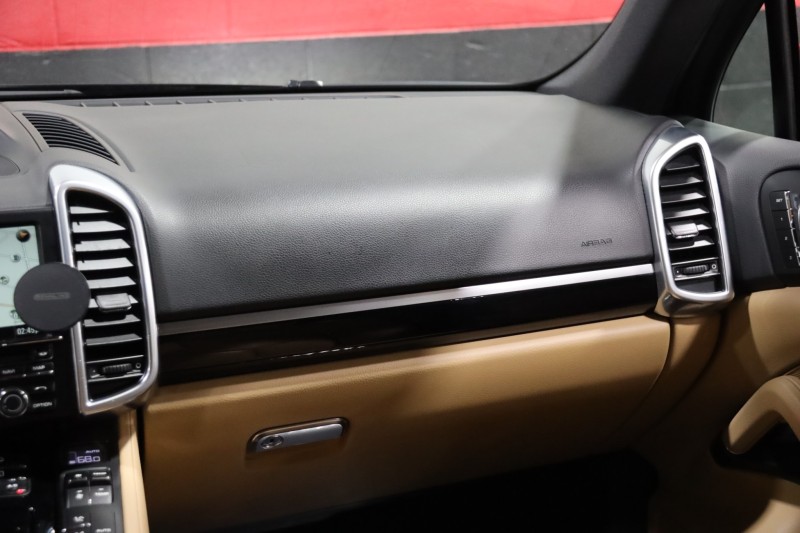 2016 Porsche Cayenne S E-Hybrid 4dr Suv in ,