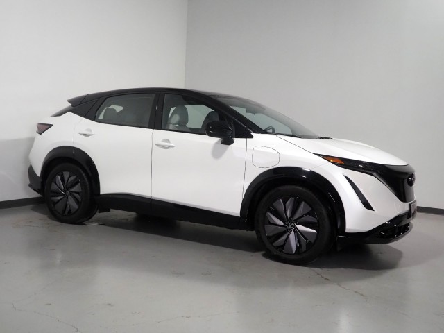 Everest White Pearl Tricoat/Black Diamond Pearl 2024 Nissan Ariya SUV / Crossover Automatic