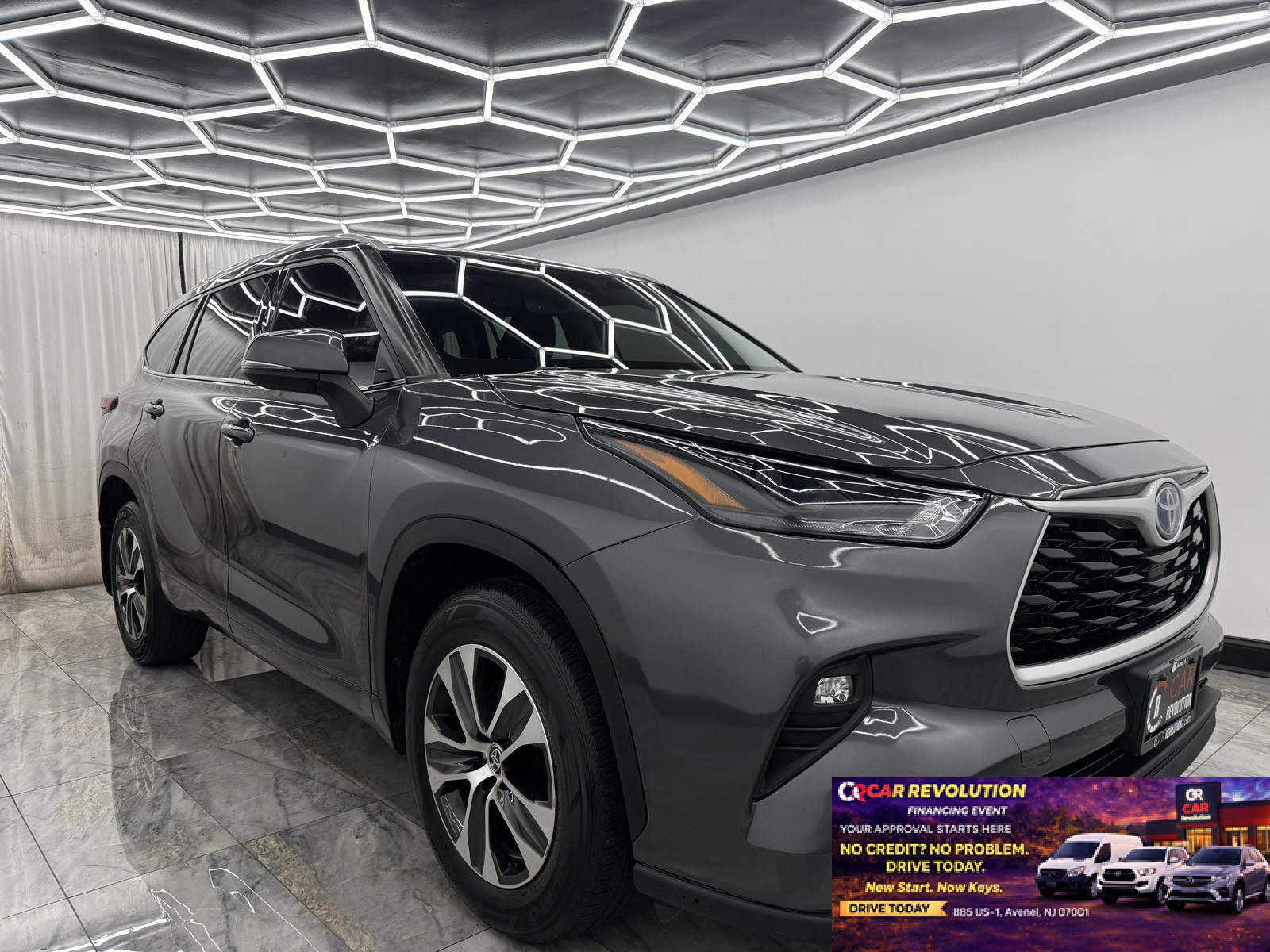 Magnetic Gray Metallic 2022 Toyota Highlander Hybrid XLE AWD SUV / Crossover All-Wheel Drive Automatic