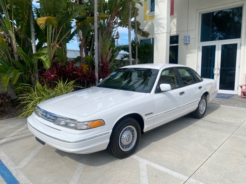 1995 Ford Crown Victoria LOW MILES 43,331 in , 