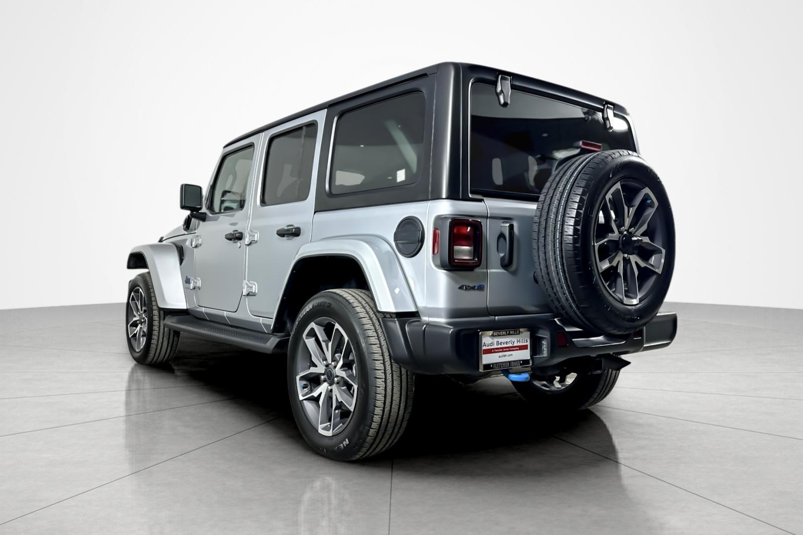 Used 2024 SILVER Jeep Sport S image 3