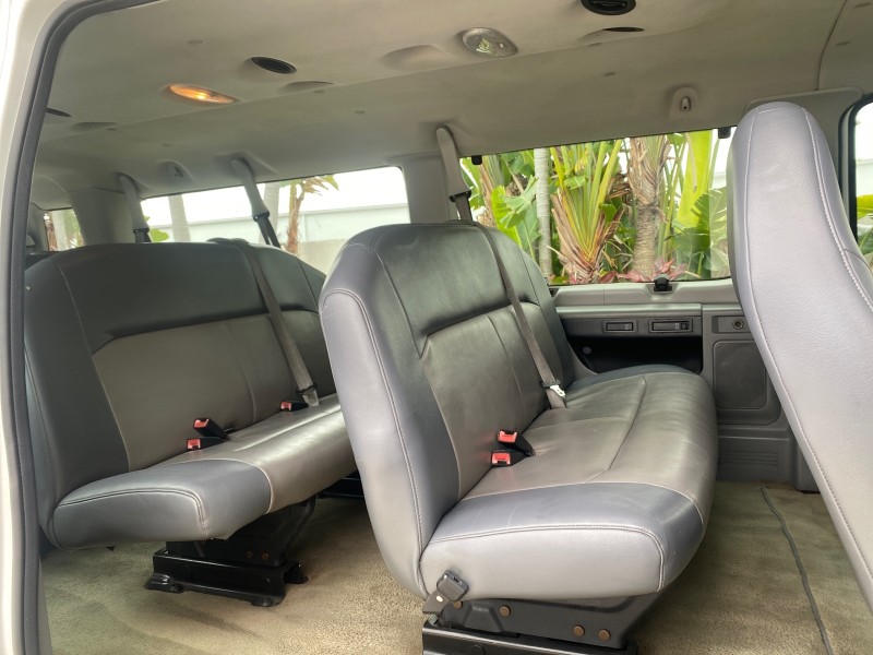 2008 Ford Econoline Wagon XLT 15 PASSENGERS E350 CLEAN in , 
