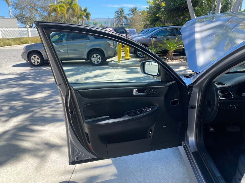 2012 Hyundai Genesis 3.8L SUNROOF PREM PKG in , 