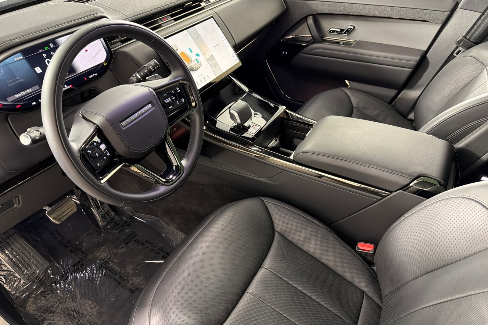 Used 2025 Fuji White Land Rover P400 Dynamic SE image 9