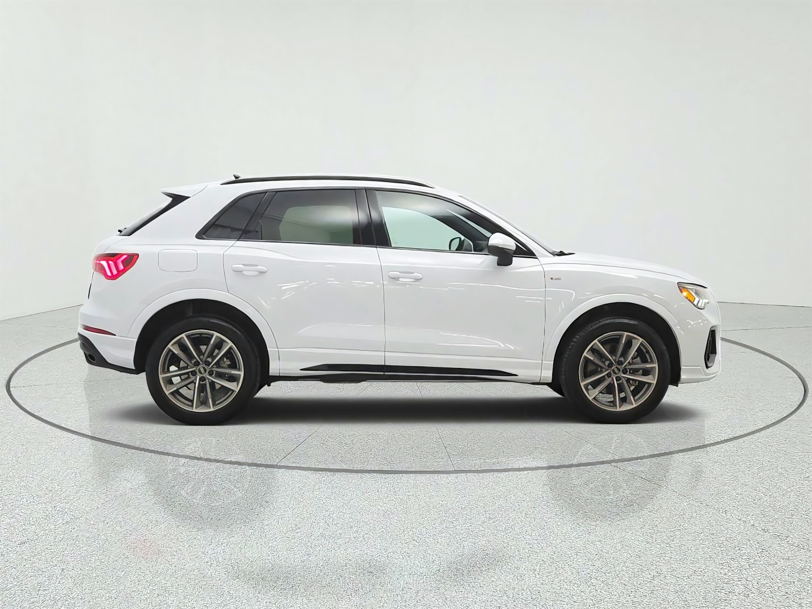 Used 2025 Glacier White Metallic Audi S line Premium image 4