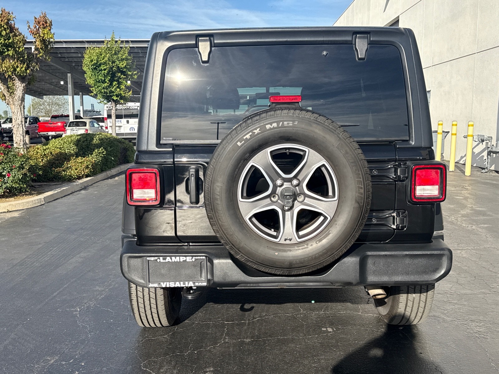 View vehicle photo 7