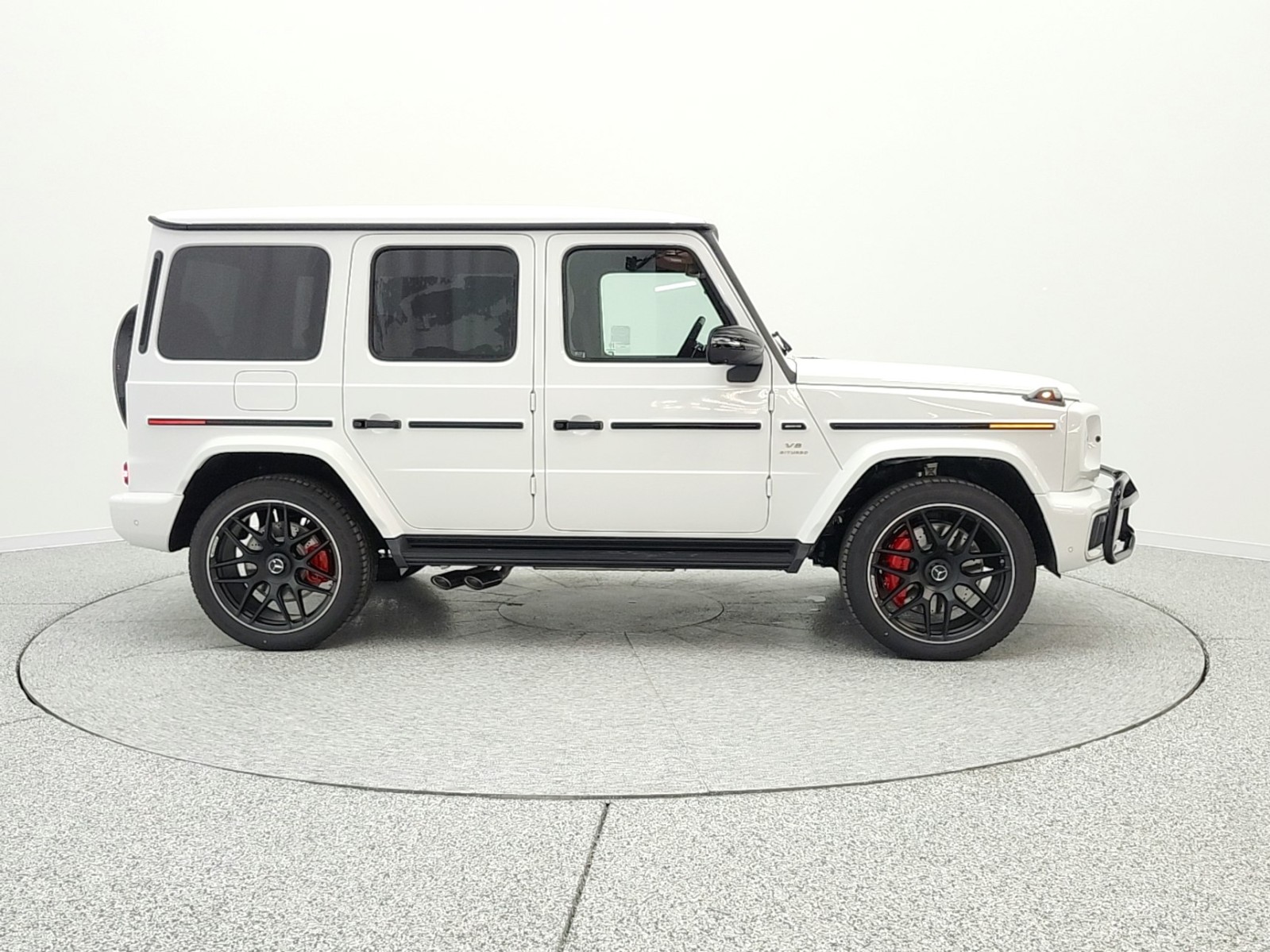 New 2026 MANUFAKTUR Moonlight White Metallic Mercedes-Benz AMG® G 63 image 4