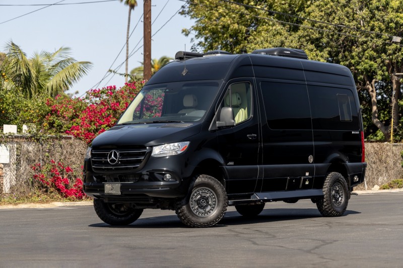 2019 Mercedes-Benz Sprinter 2500 Crew LUXURY RV Midwest Automotive Designs Daycruiser 144 4x4 in , 