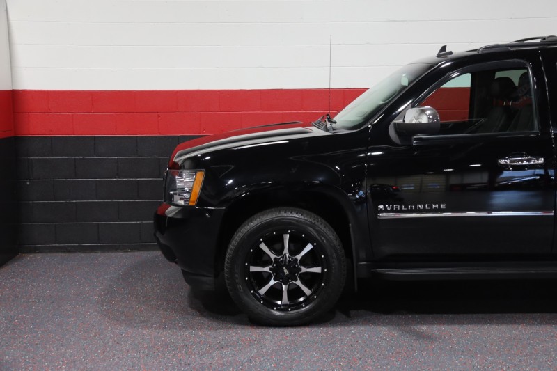 2013 Chevrolet Avalanche LTZ 4WD Black Diamond Edition 4dr Suv in , 