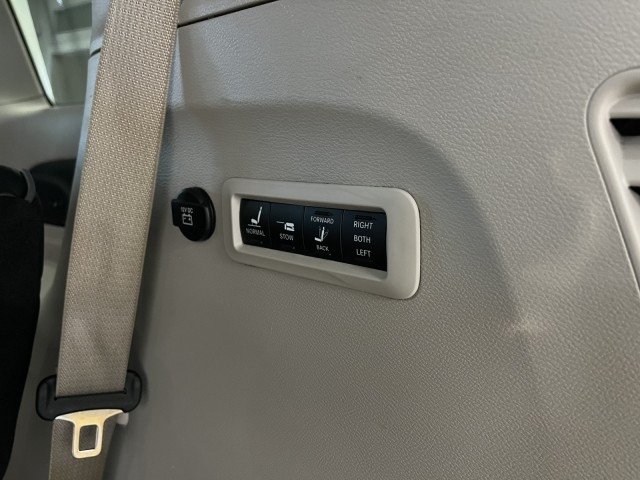 2018 Chrysler Pacifica Limited 13