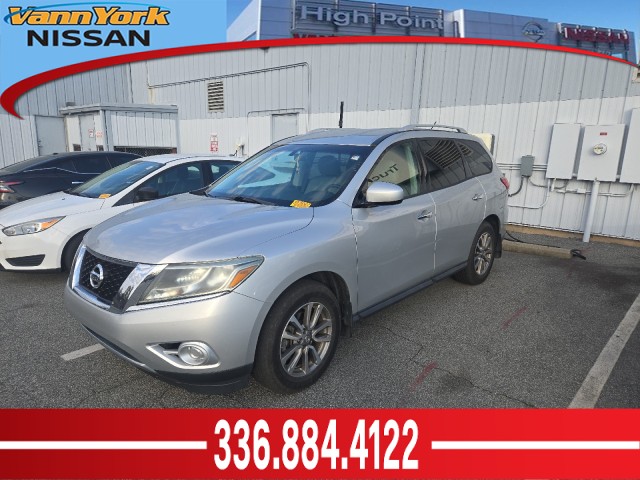 Brilliant Silver 2015 Nissan Pathfinder S SUV / Crossover Front-Wheel Drive Automatic