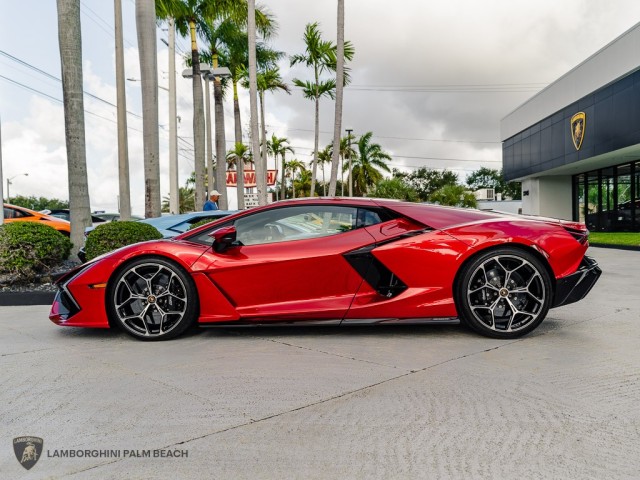 Lamborghini Revuelto