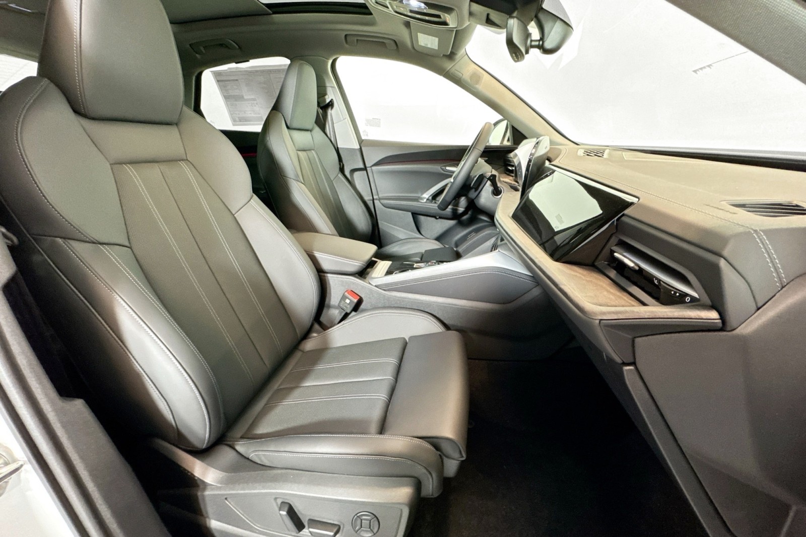 New 2025 Glacier White Metallic Audi Premium Plus 2.0 TFSI quattro image 25