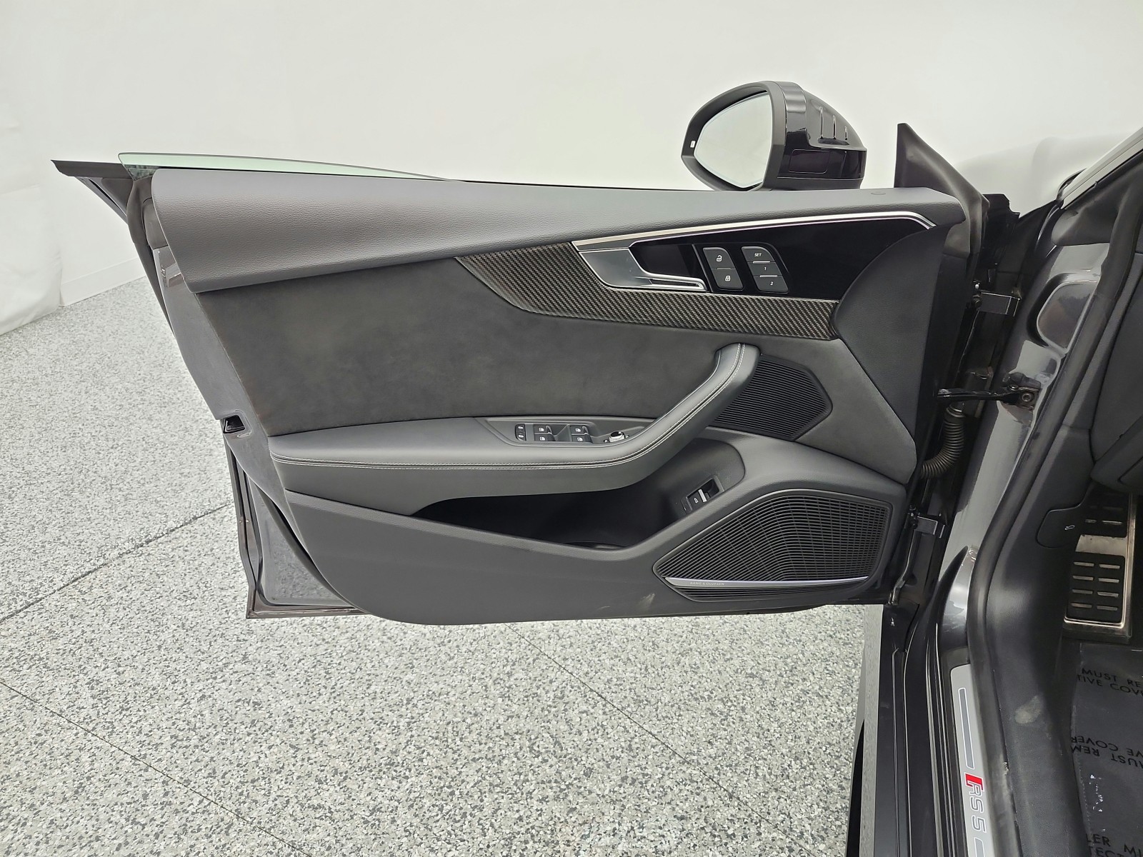 Used 2023 Daytona Gray Pearl Effect Audi 2.9 TFSI quattro image 14