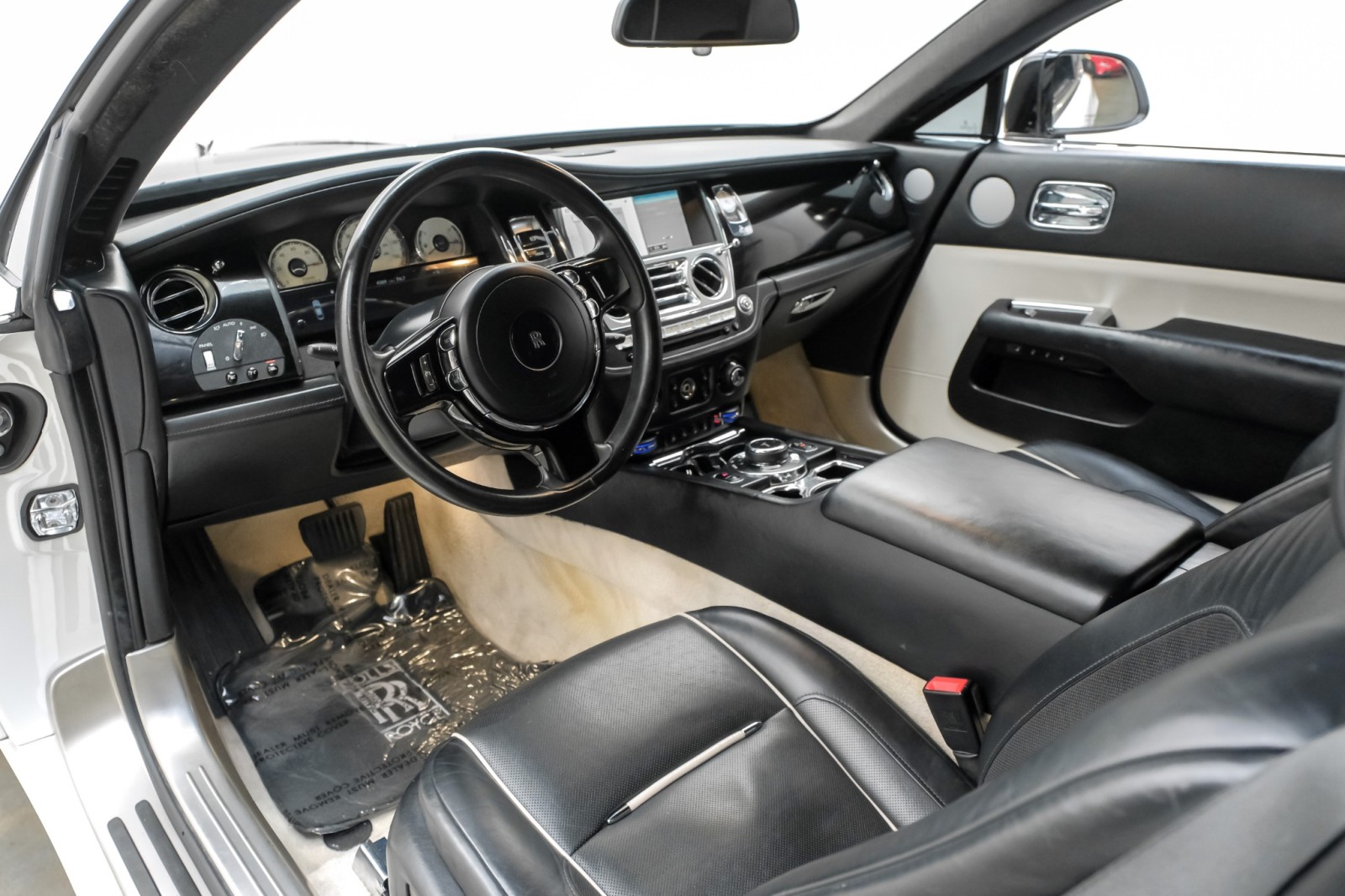 2016 Rolls-Royce Wraith StarlightHeadliner ACSeats CustomAlloys Piping RRMonogram 13