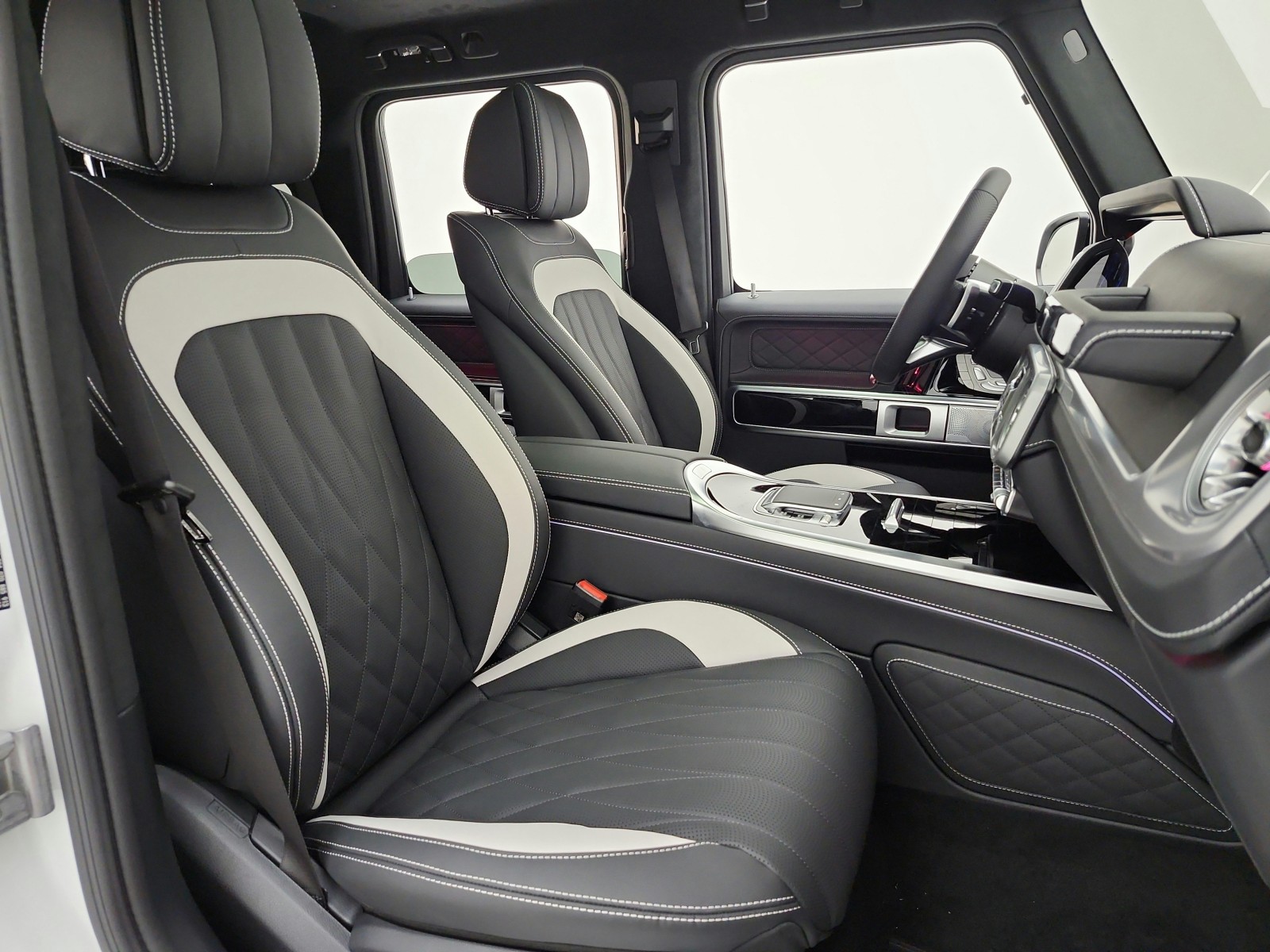 New 2027 MANUFAKTUR Moonlight White Metallic Mercedes-Benz G 580e SUV image 14