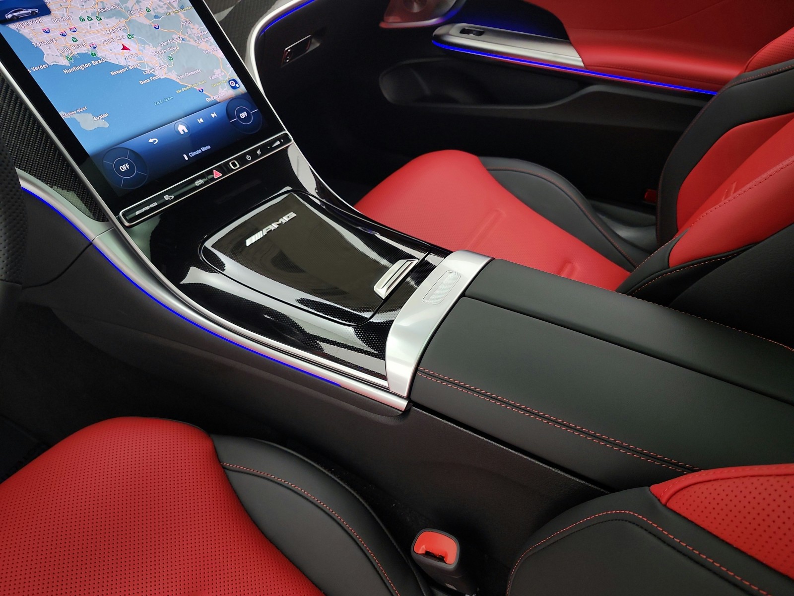 New 2026 MANUFAKTUR Moonlight White Metallic Mercedes-Benz AMG® CLE 53 4MATIC+ Coupe image 10