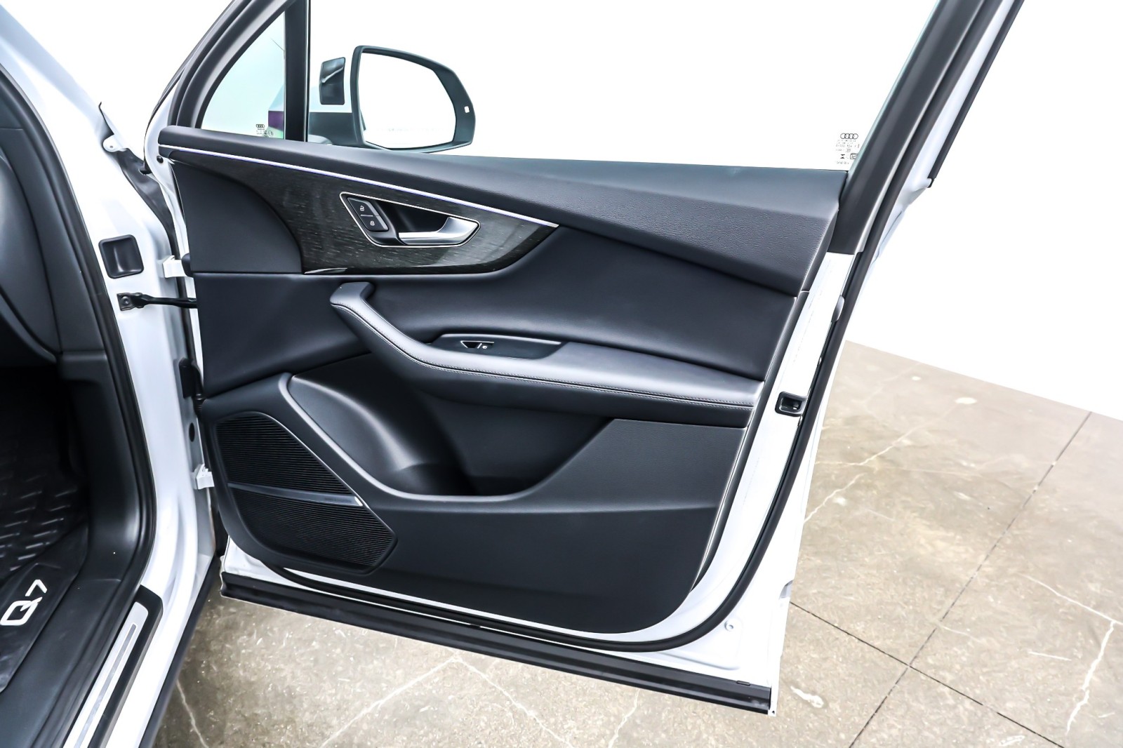 Used 2023 Glacier White Metallic Audi Prestige 55 TFSI quattro image 25