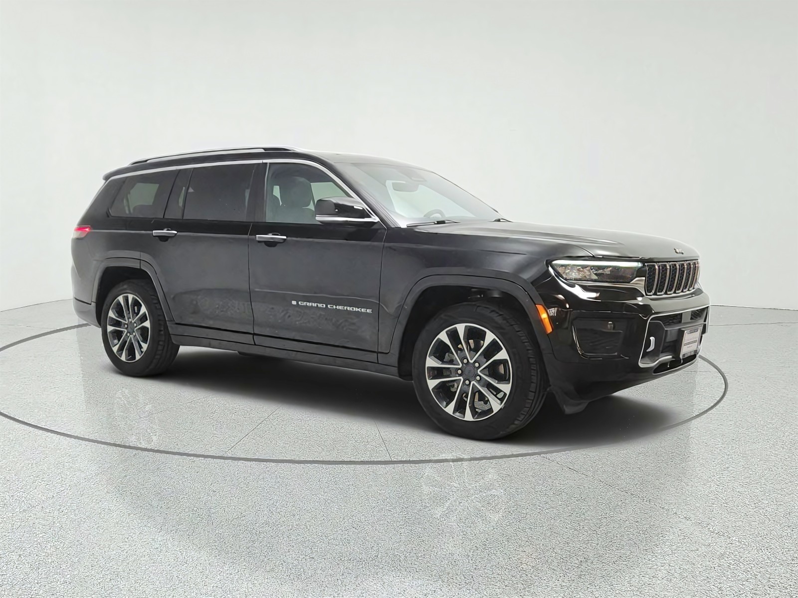 Used 2021 Diamond Black Crystal Pearlcoat Jeep Overland 4x4 image 3
