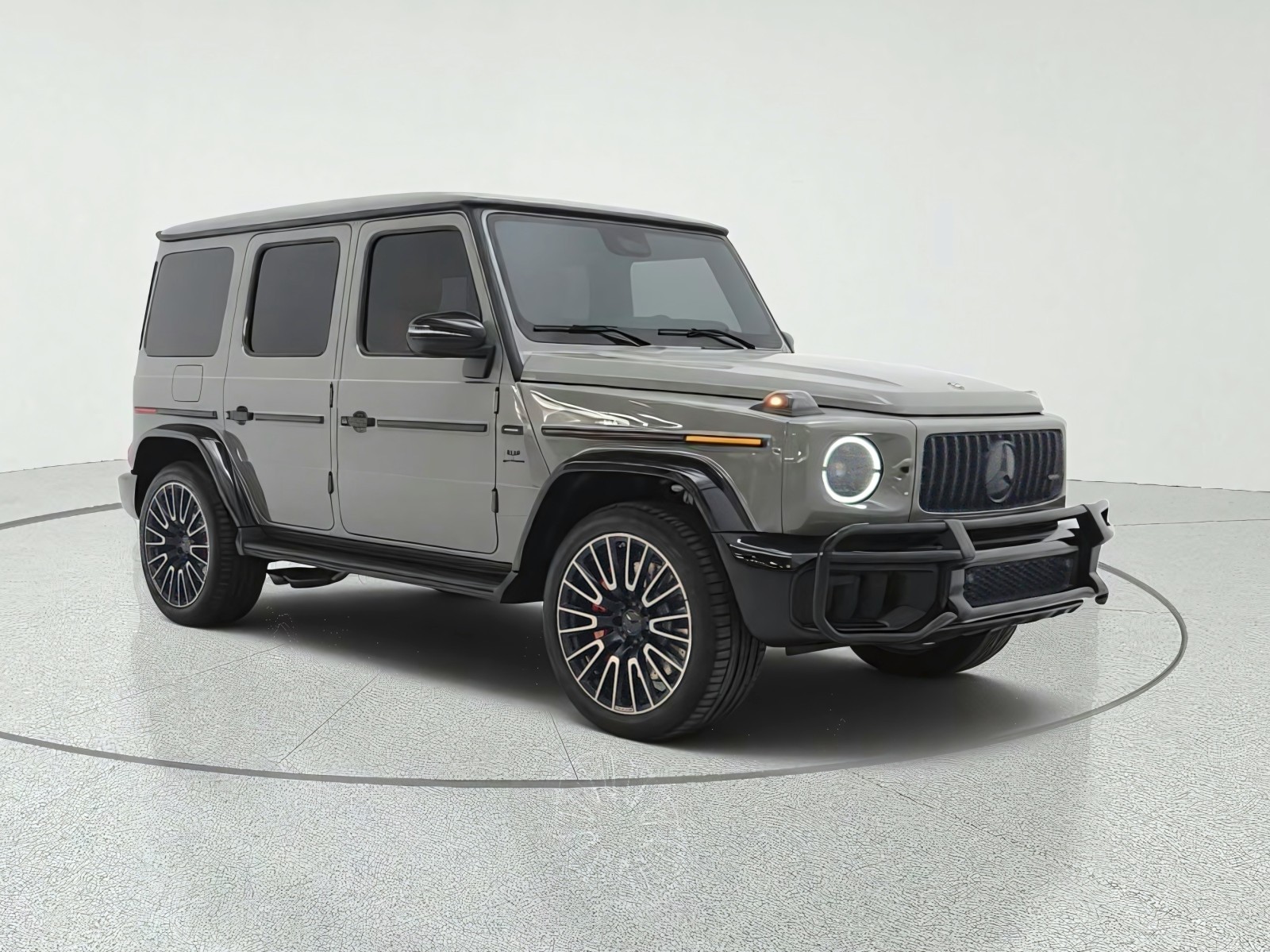 New 2027 MANUFAKTUR Arabian Grey Mercedes-Benz AMG® G 63 SUV image 3
