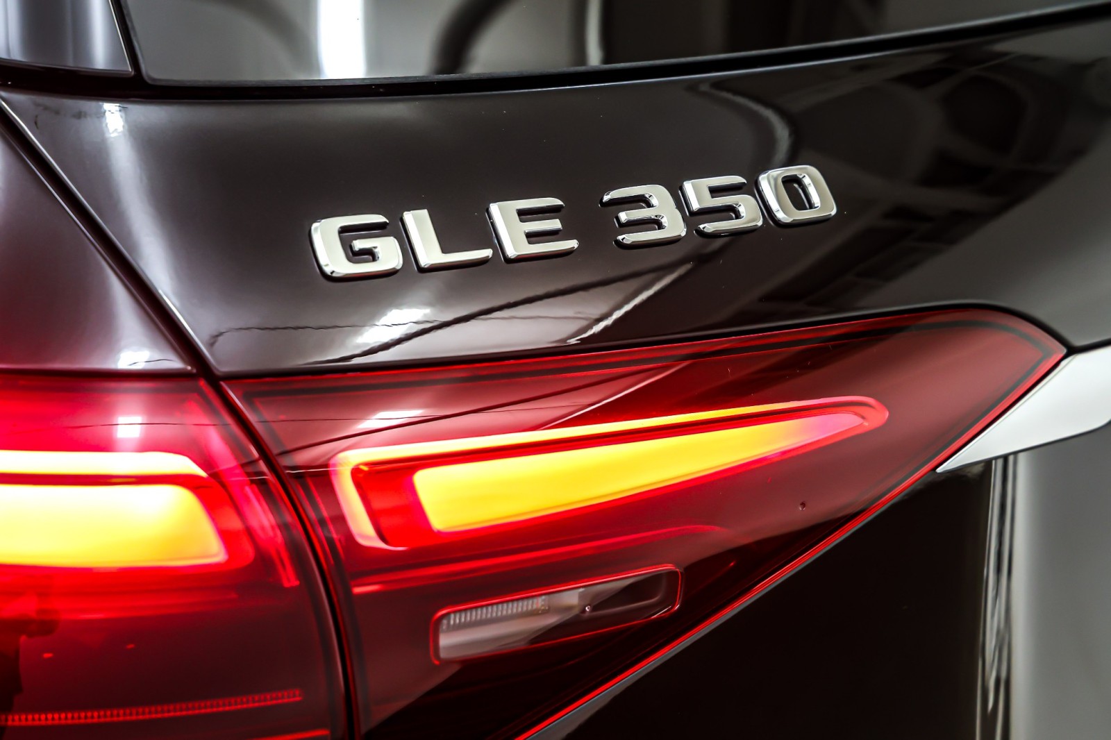 New 2026 Obsidian Black Metallic Mercedes-Benz GLE 350 image 9