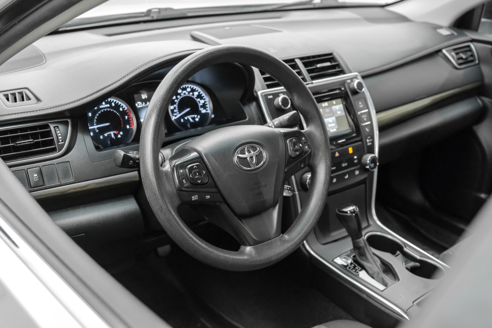 2015 Toyota Camry LE 16