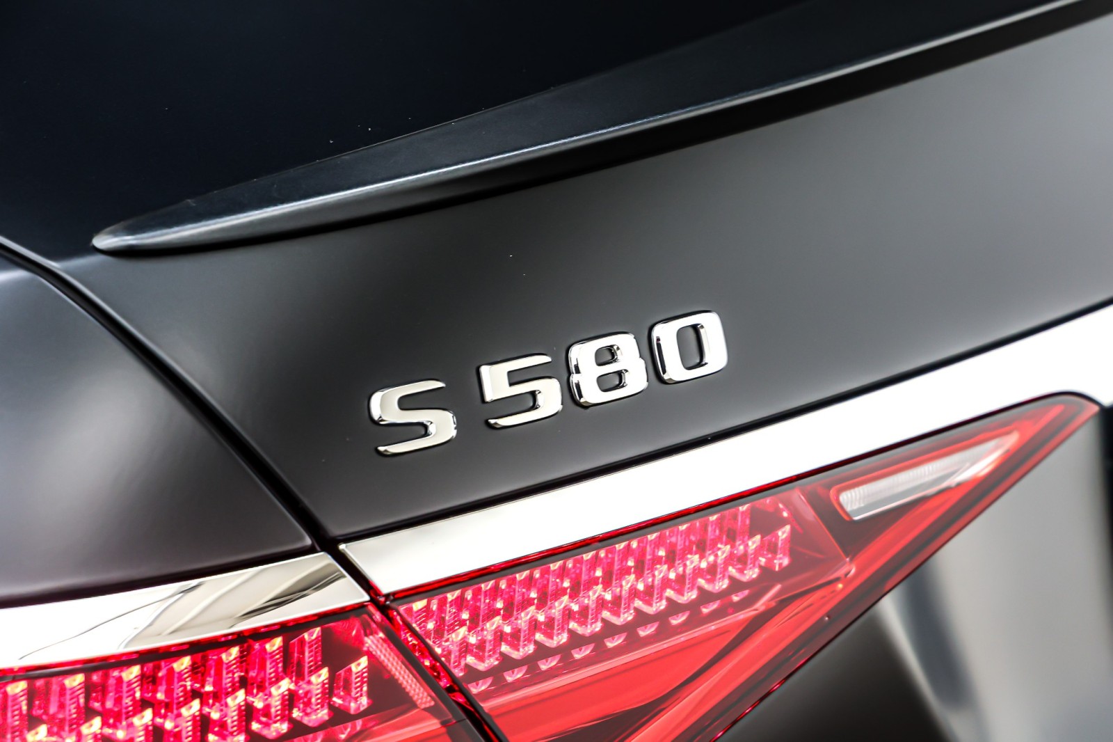 New 2026 MANUFAKTUR Night Black magno Mercedes-Benz S 580 image 9