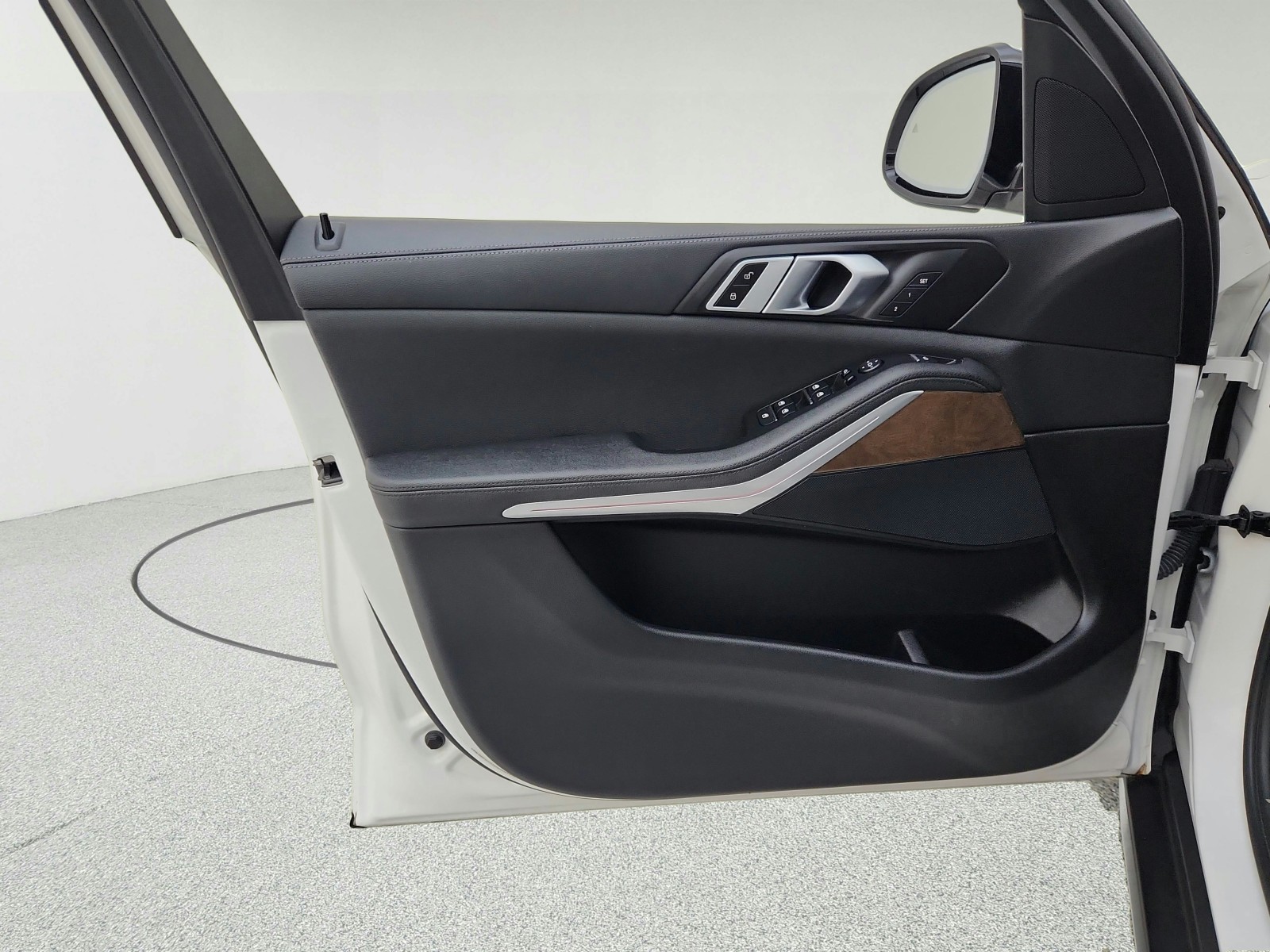 Used 2020 Alpine White BMW sDrive40i image 25