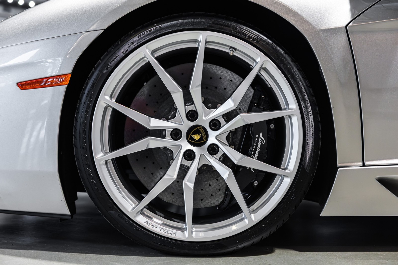 Used Car 2014 Lamborghini Aventador  Roadster - Grigio Antares Metallic - Transparent Engine Bonnet - Sensonum Sound System For Sale Under $440,000 In Boerne, Texas