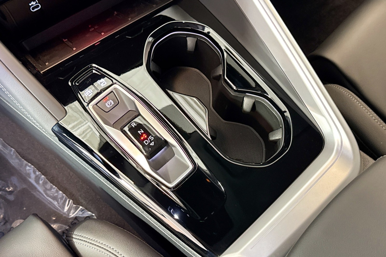 New 2025 Glacier White Metallic Audi Premium Plus 2.0 TFSI quattro image 15