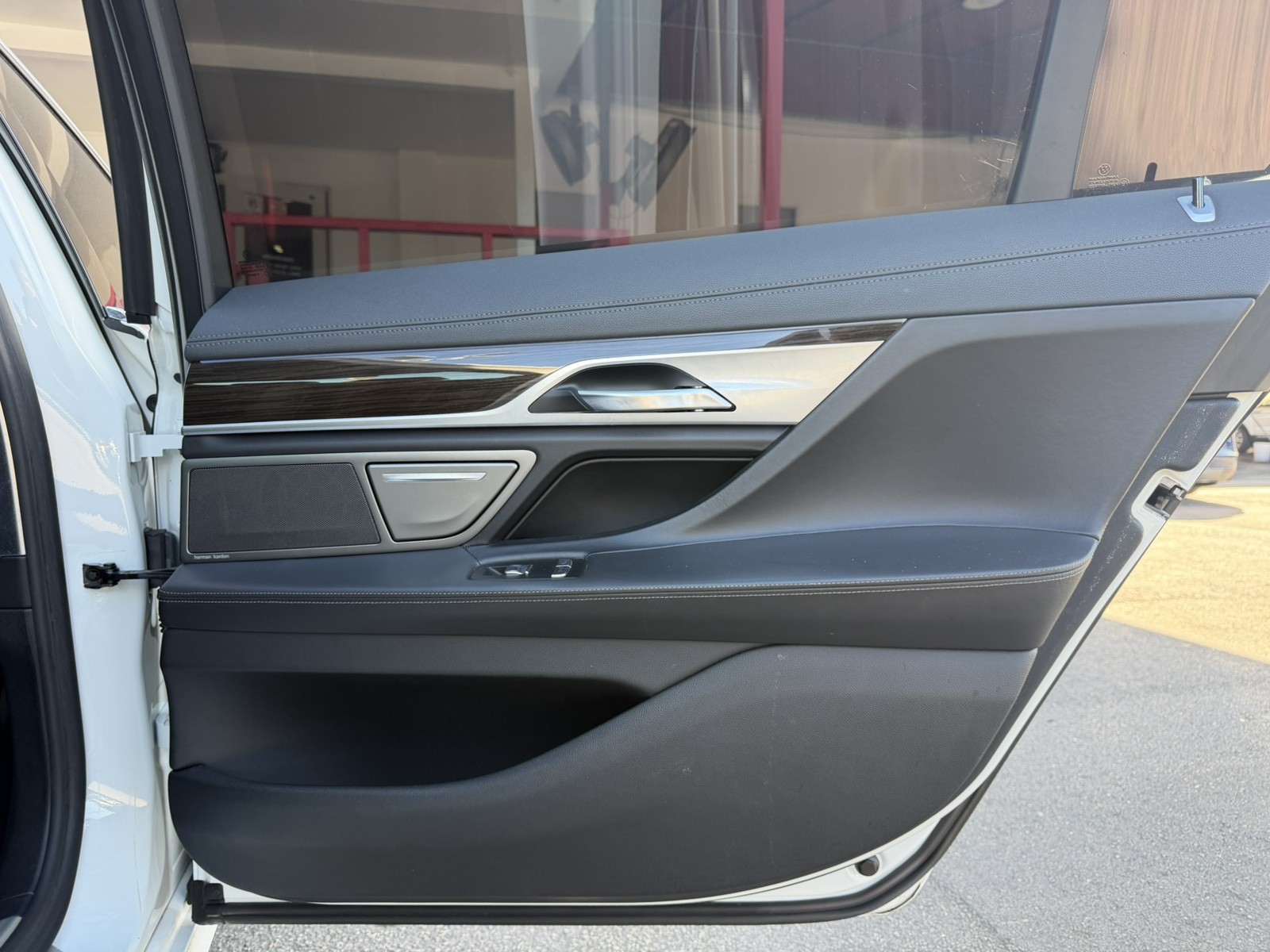2020 BMW 740i - $21,677
