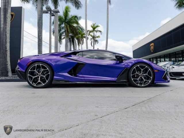 Lamborghini Revuelto