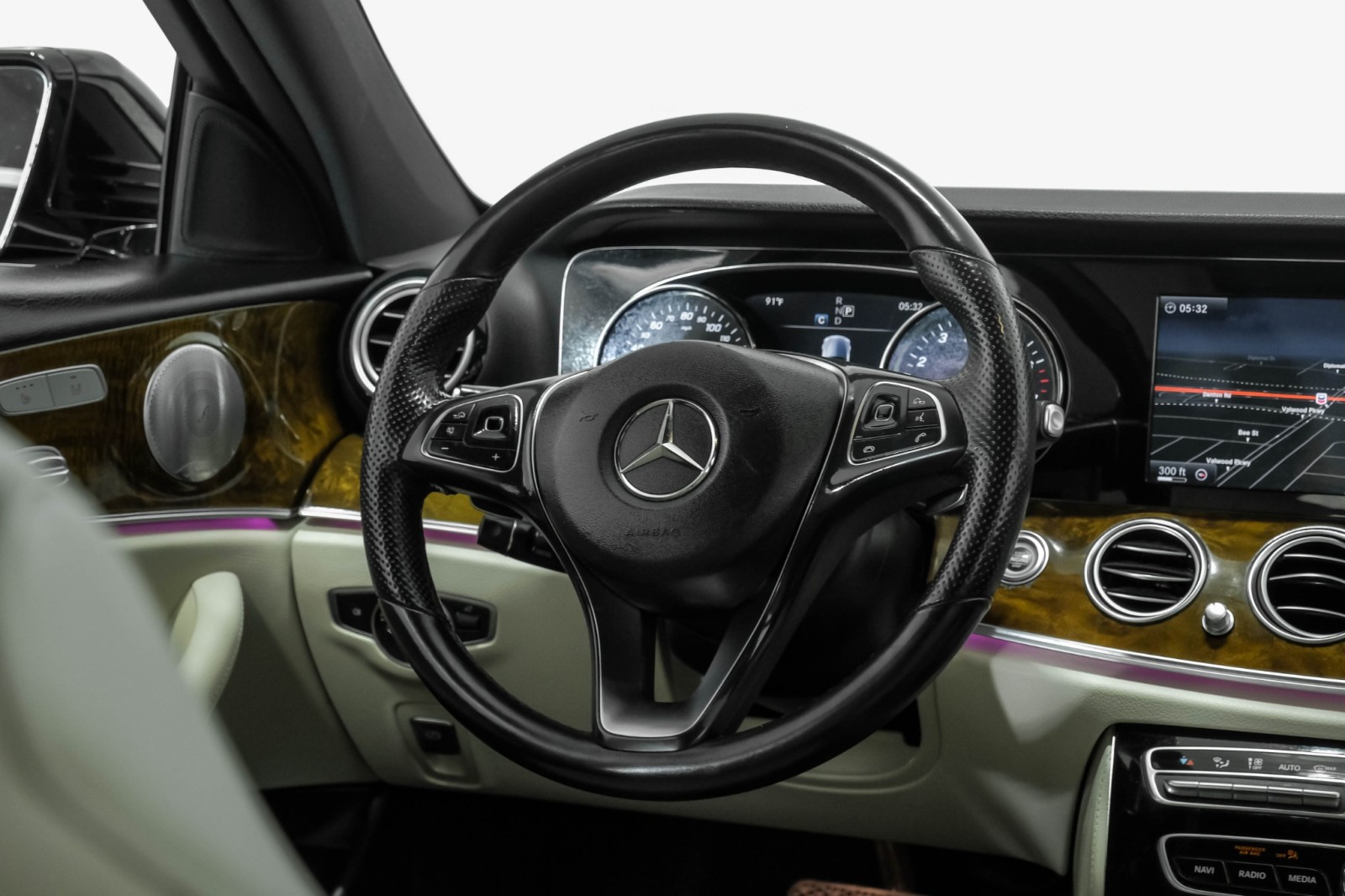 2017 Mercedes-Benz E300 4MATIC SPORT PREMIUM I PKG BLIND SPOT ASSIT NAVIGA 25