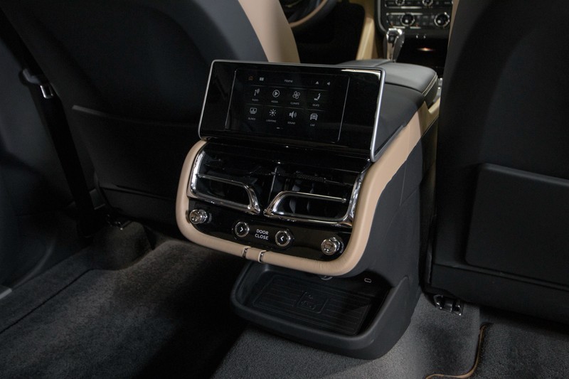 2024 Bentley Bentayga EWB Bentayga EWB Azure ($281,000 MSRP) *1-OWNER* in , 