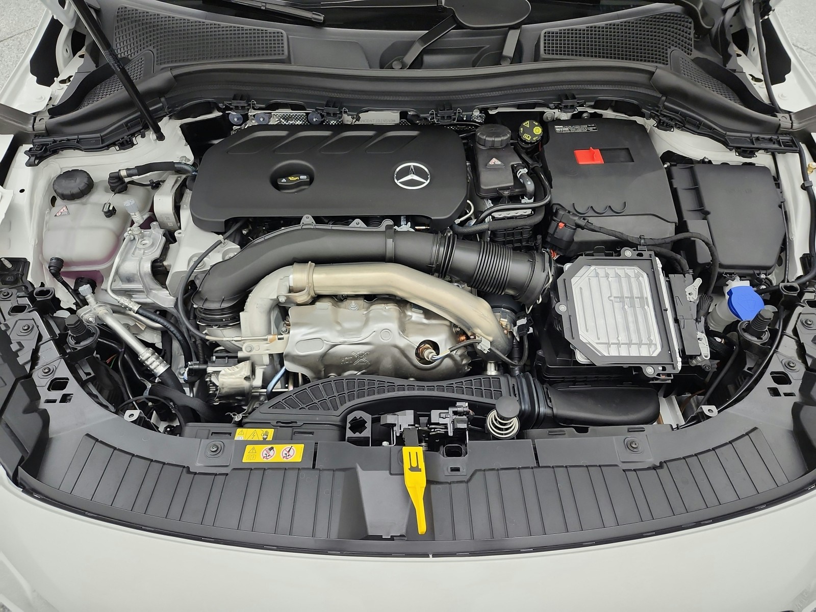 New 2026 Polar White Mercedes-Benz GLA 250 SUV image 12