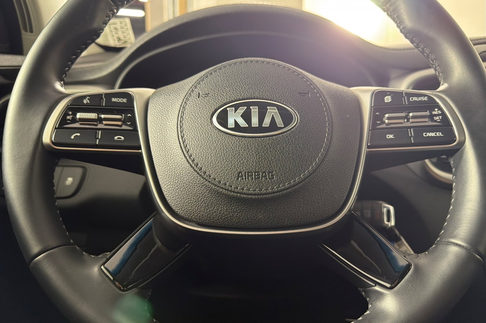Used 2019 GRAVITY GREY Kia L FWD image 21