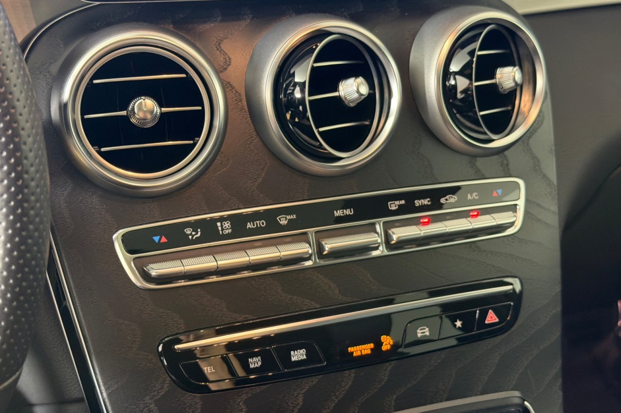 Used 2022 Black Mercedes-Benz GLC 300 image 18