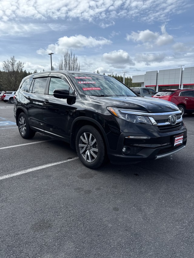 View vehicle photo 4