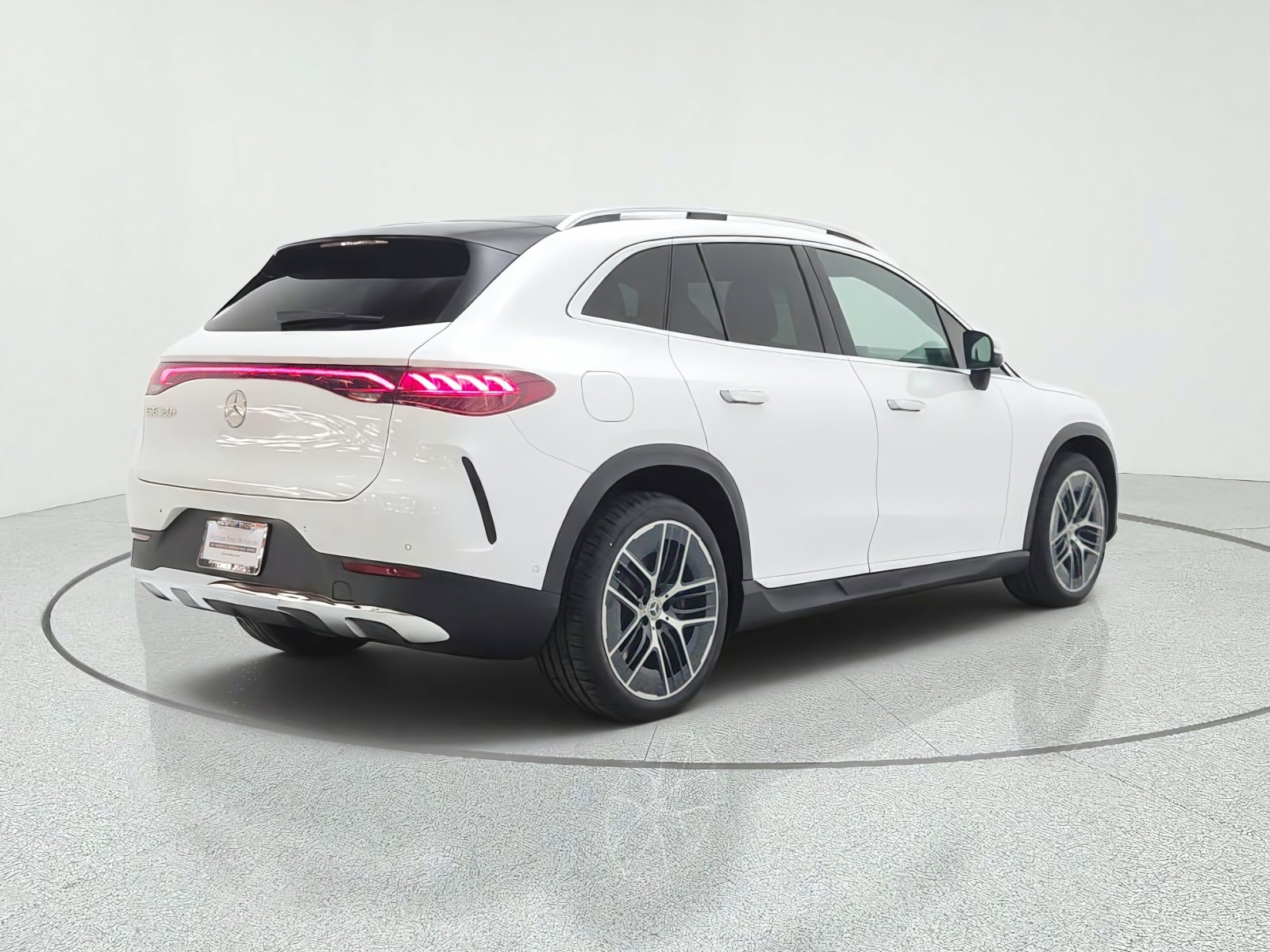 New 2027 MANUFAKTUR Moonlight White Metallic Mercedes-Benz EQE 320+ SUV image 5